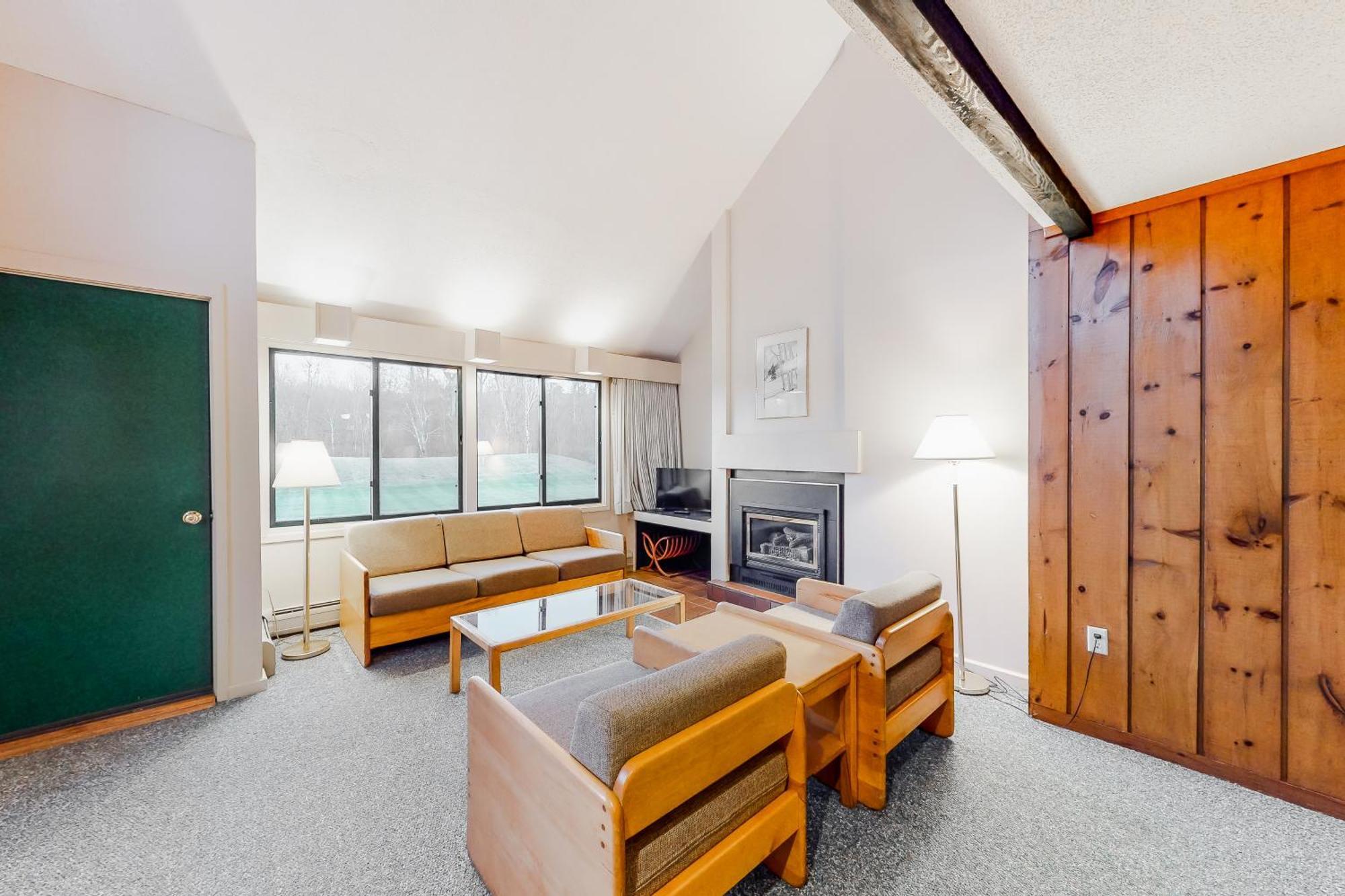 Village Green II Stowe Room photo