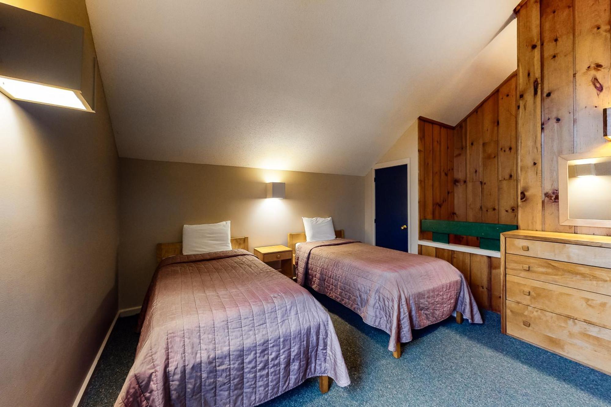 Village Green II Stowe Room photo
